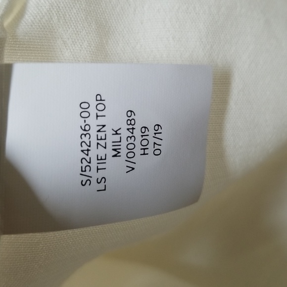 GAP Tie Neck Zen Top - Picture 12 of 15